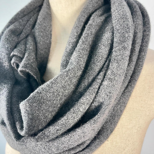 HEMISPHERE - HEMISPHERE Cashmere Scarf - AVVIIVVA.COM