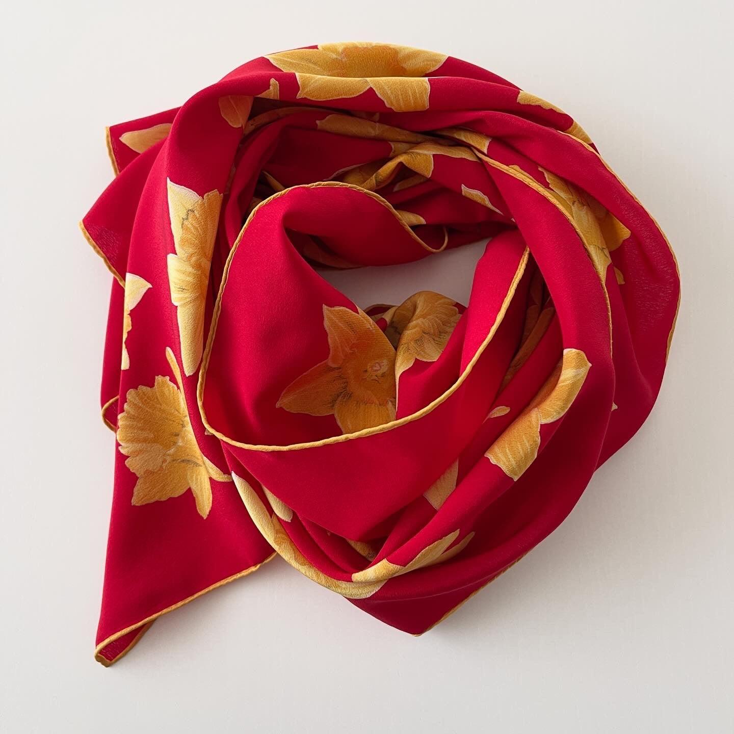 FABRIC FRONTLINE - FABRIC FRONTLINE Scarf - AVVIIVVA.COM