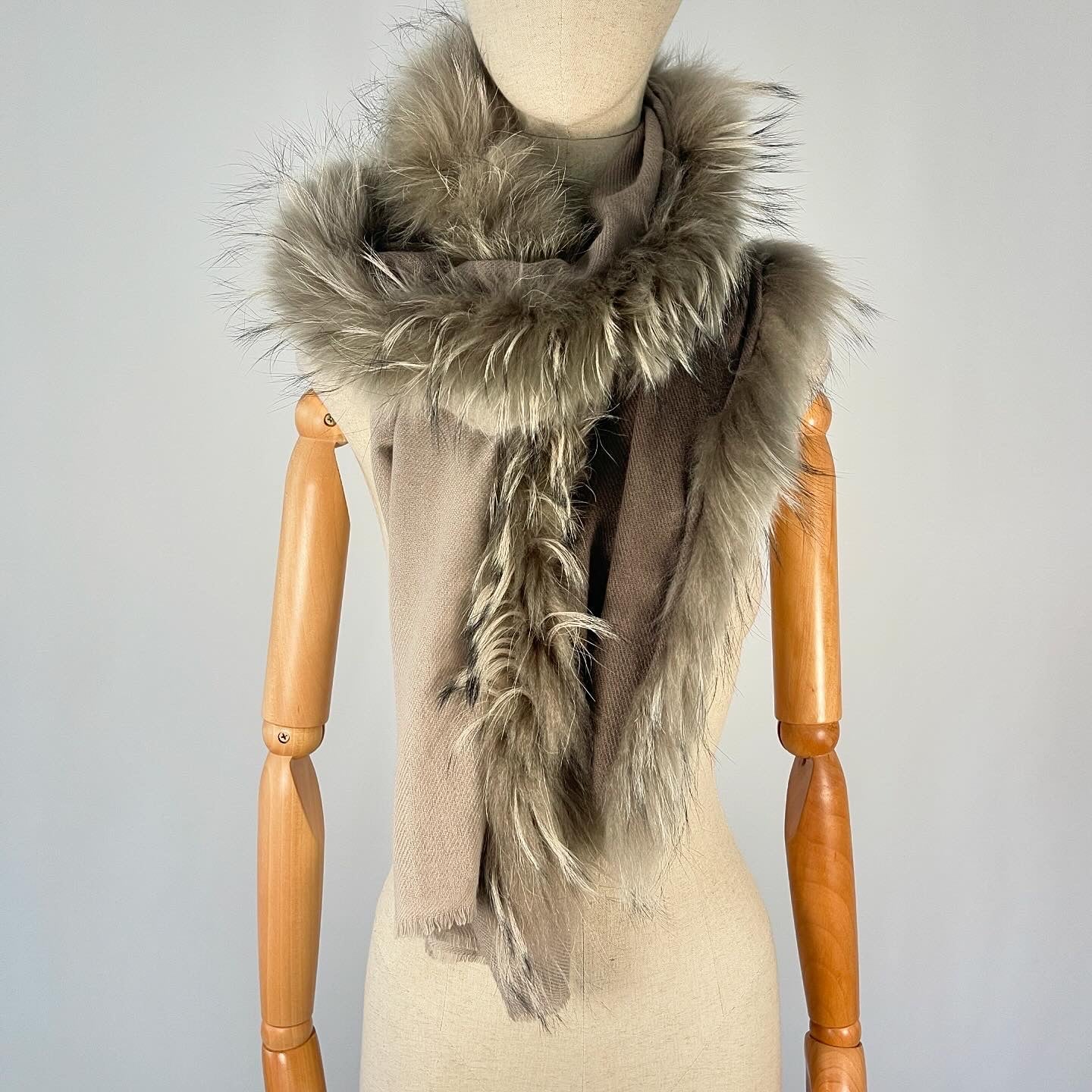 HEMISPHERE Cashmere Fur Scarf