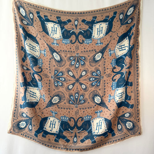 FRIENDLY HUNTING New Cashmere Scarf