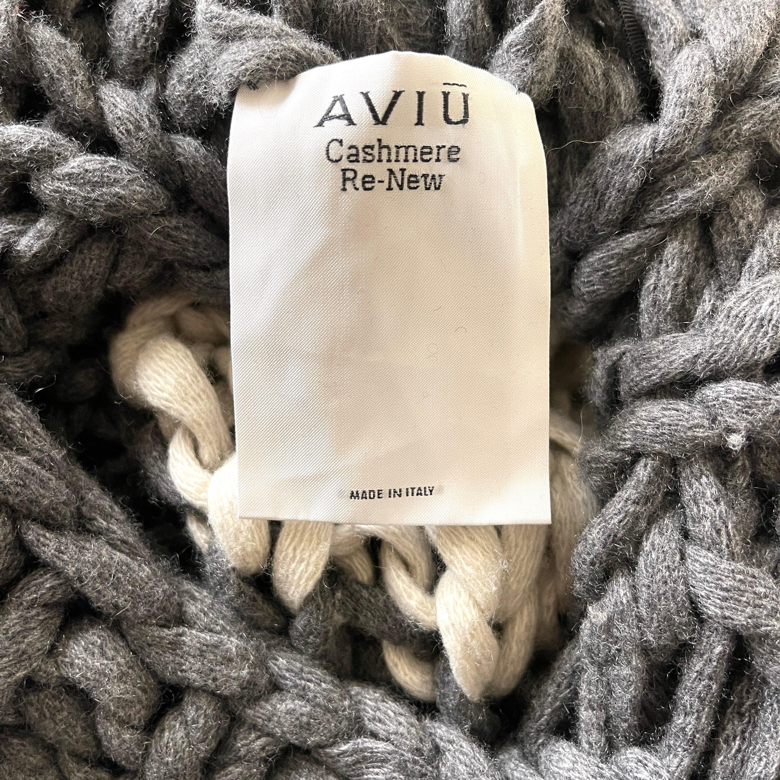 AVIU Cashmere Cape