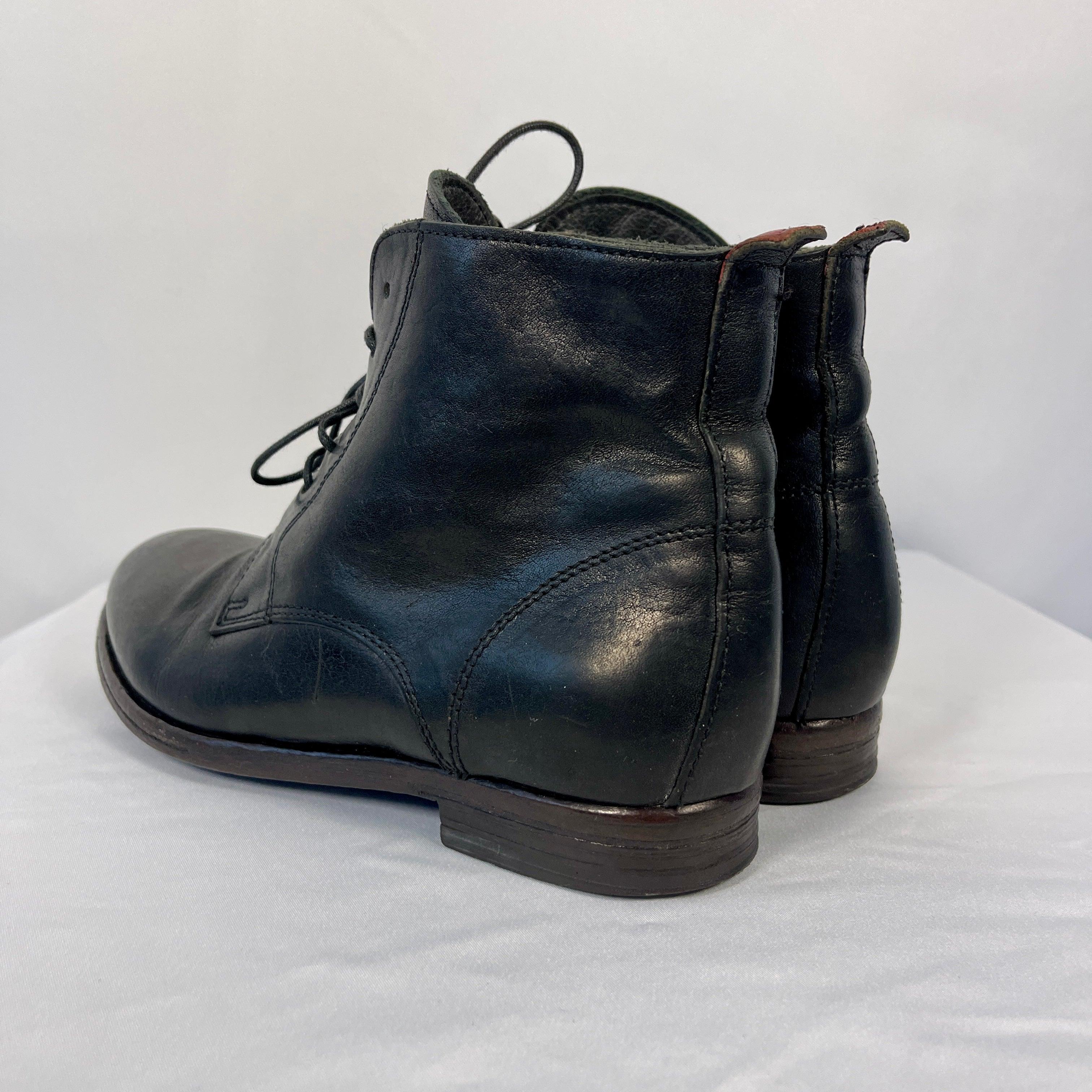 MOMA Boots