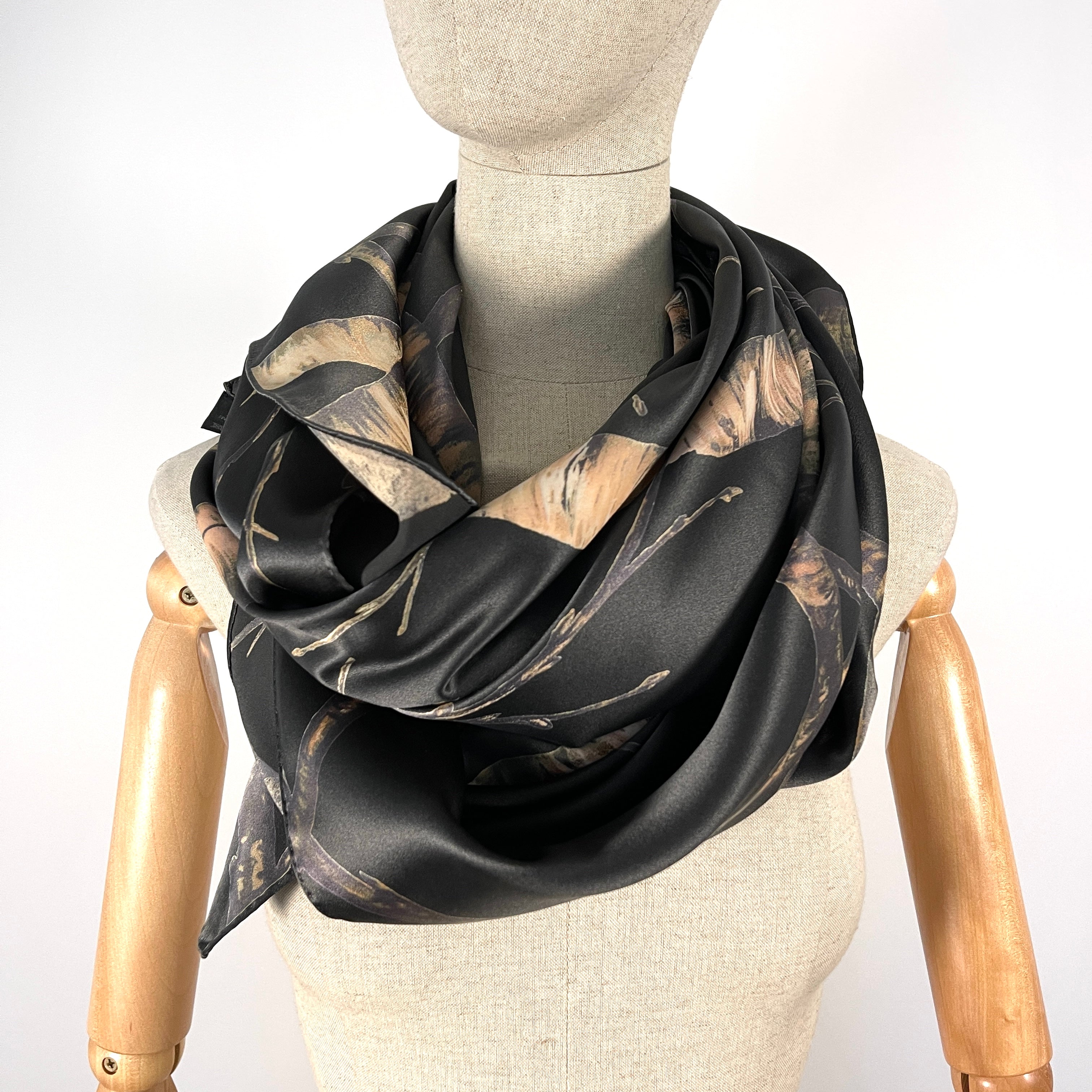 FABRIC FRONTLINE New Big Silk Scarf