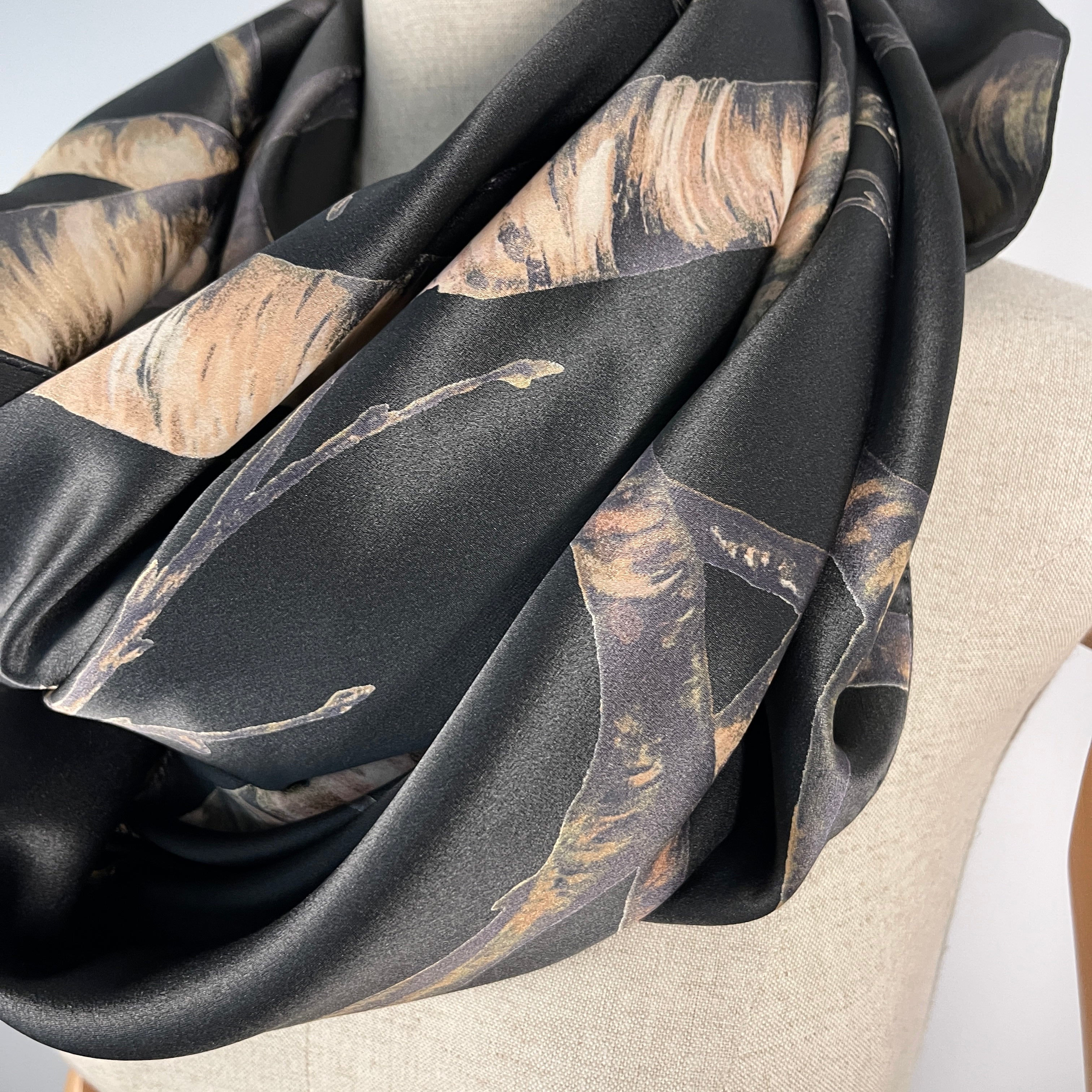 FABRIC FRONTLINE New Big Silk Scarf