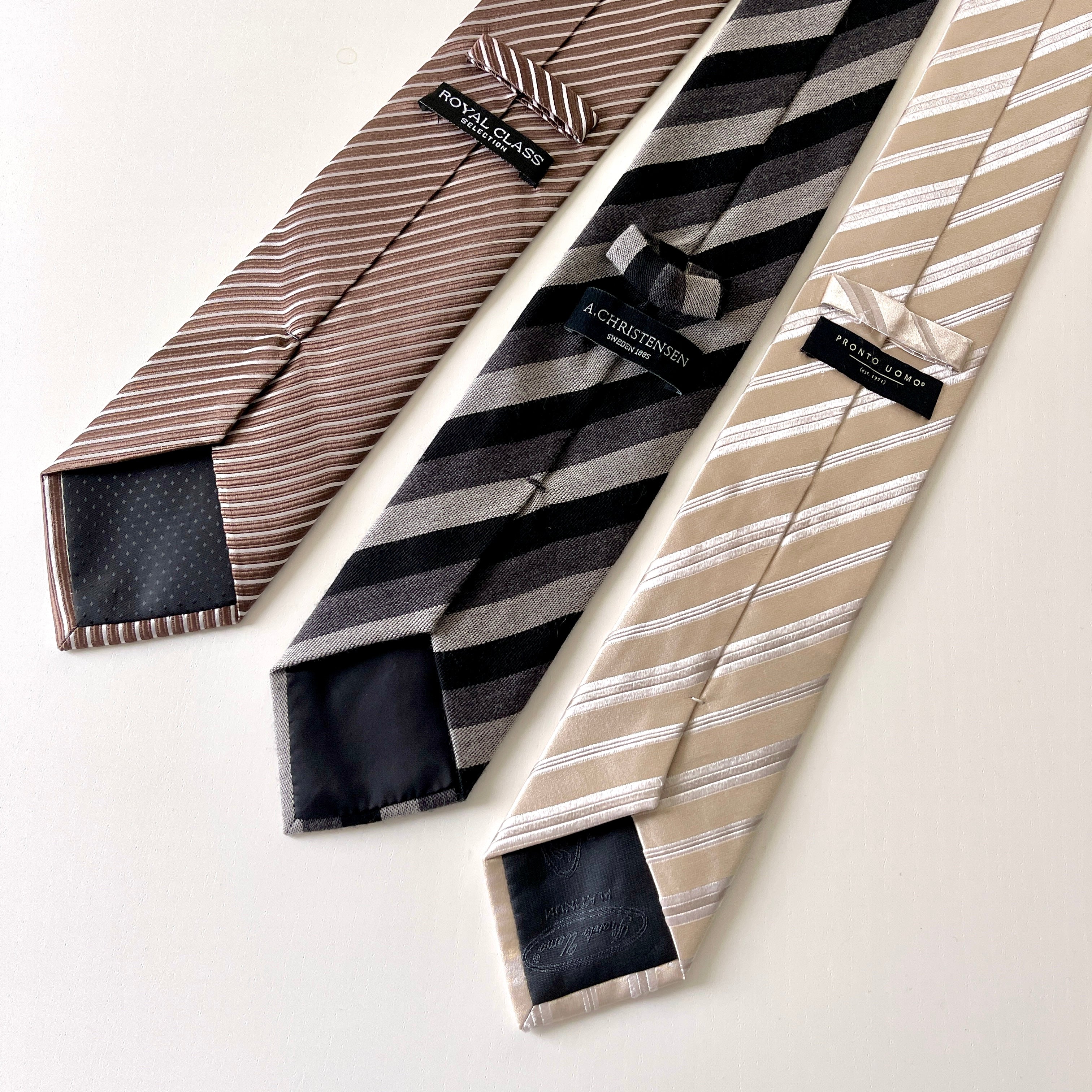 SET OF TIES