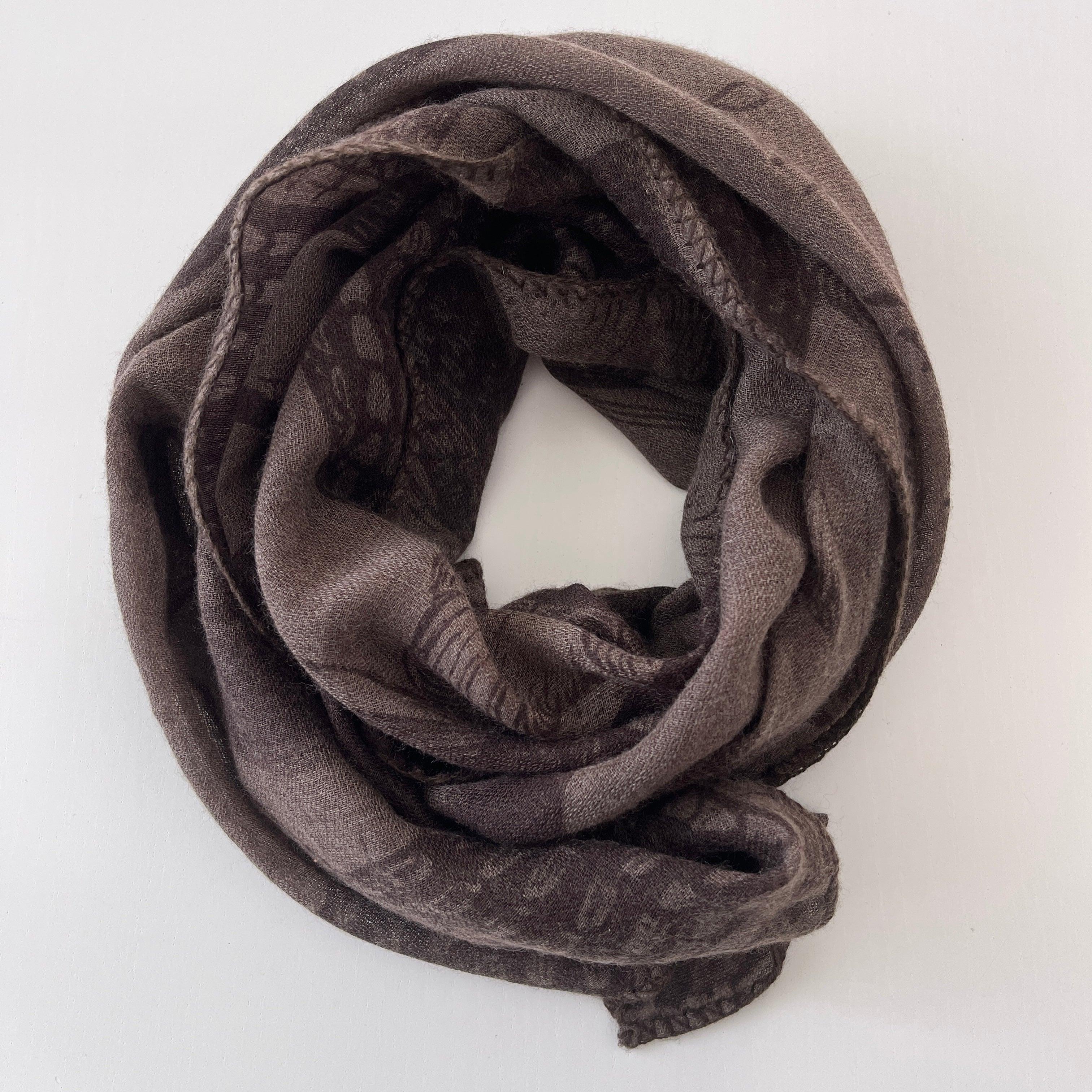 FRIENDLY HUNTING Cashmere Scarf