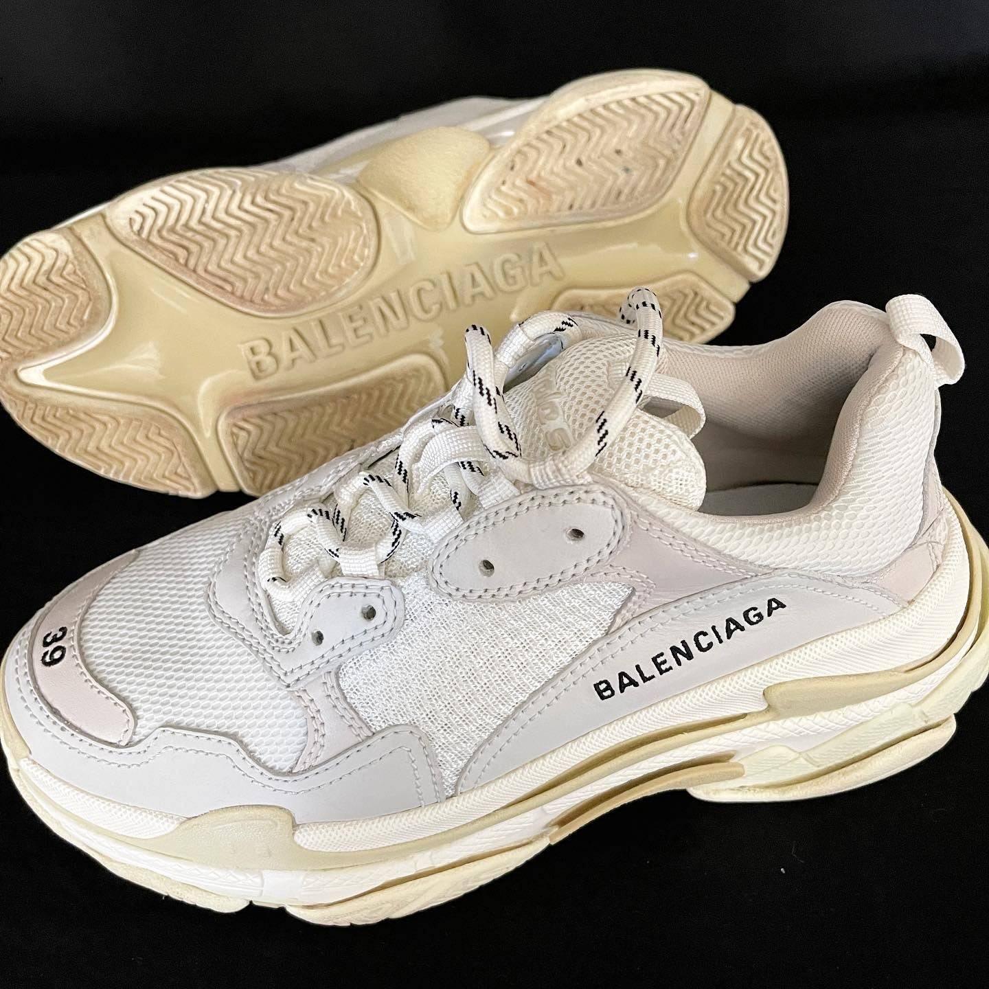 BALENCIAGA - BALENCIAGA Triple S sneakers - AVVIIVVA.COM