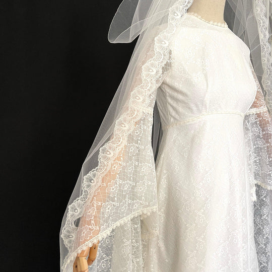 BRITISH Vintage - BRITISH Vintage Wedding Dress and Veil - AVVIIVVA.COM