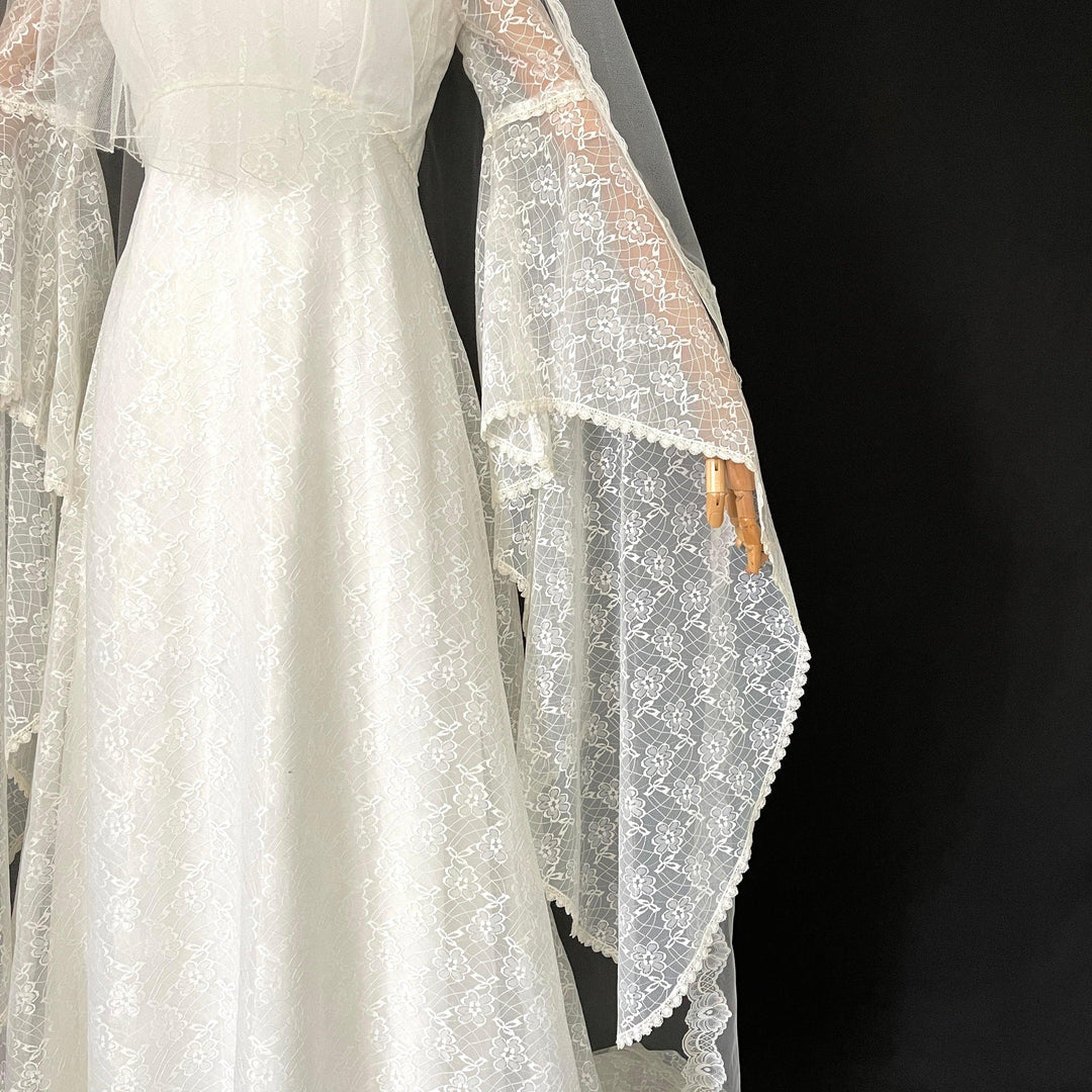 BRITISH Vintage - BRITISH Vintage Wedding Dress and Veil - AVVIIVVA.COM