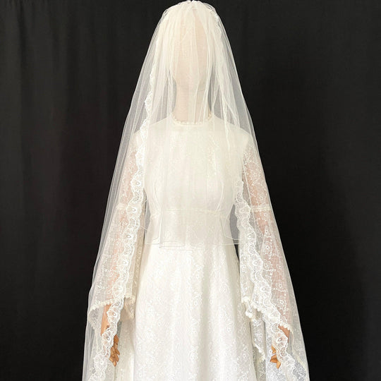 BRITISH Vintage - BRITISH Vintage Wedding Dress and Veil - AVVIIVVA.COM