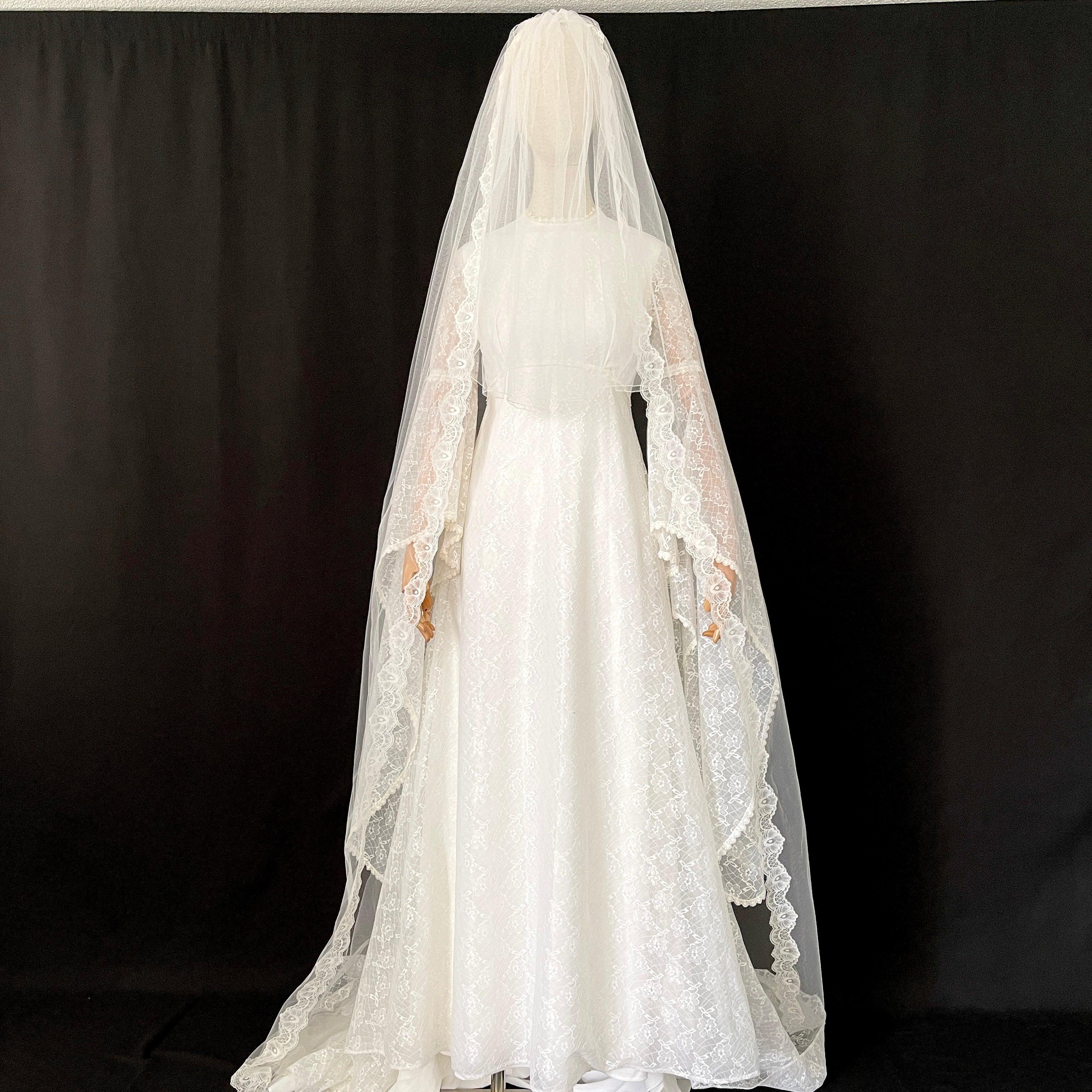 BRITISH Vintage - BRITISH Vintage Wedding Dress and Veil - AVVIIVVA.COM