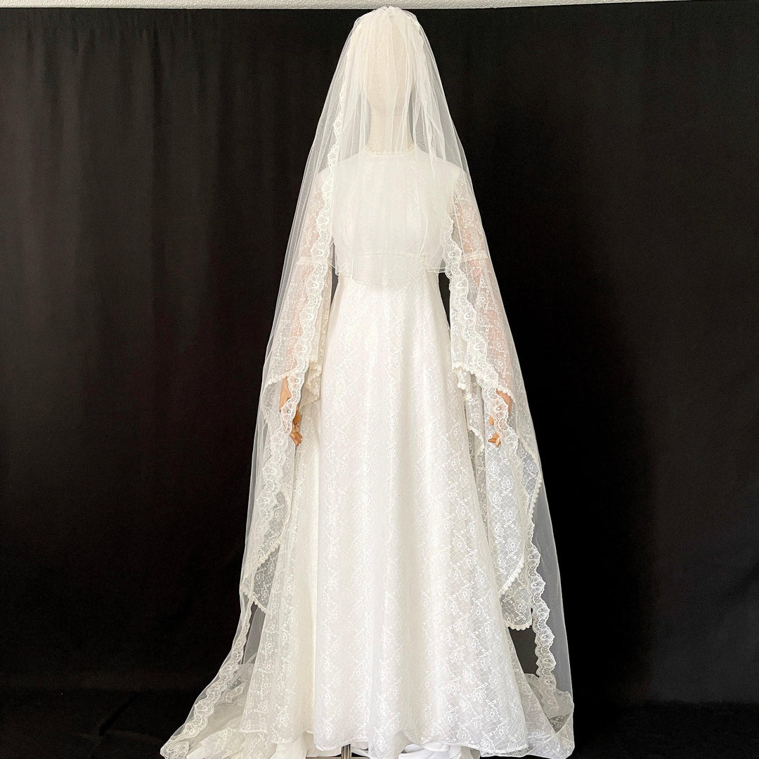 BRITISH Vintage - BRITISH Vintage Wedding Dress and Veil - AVVIIVVA.COM