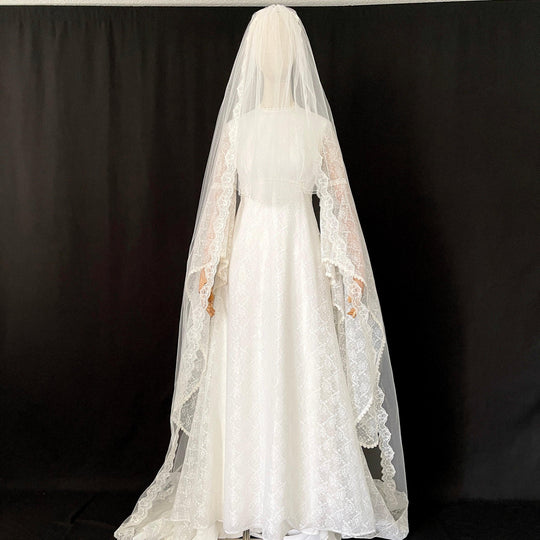 BRITISH Vintage - BRITISH Vintage Wedding Dress and Veil - AVVIIVVA.COM
