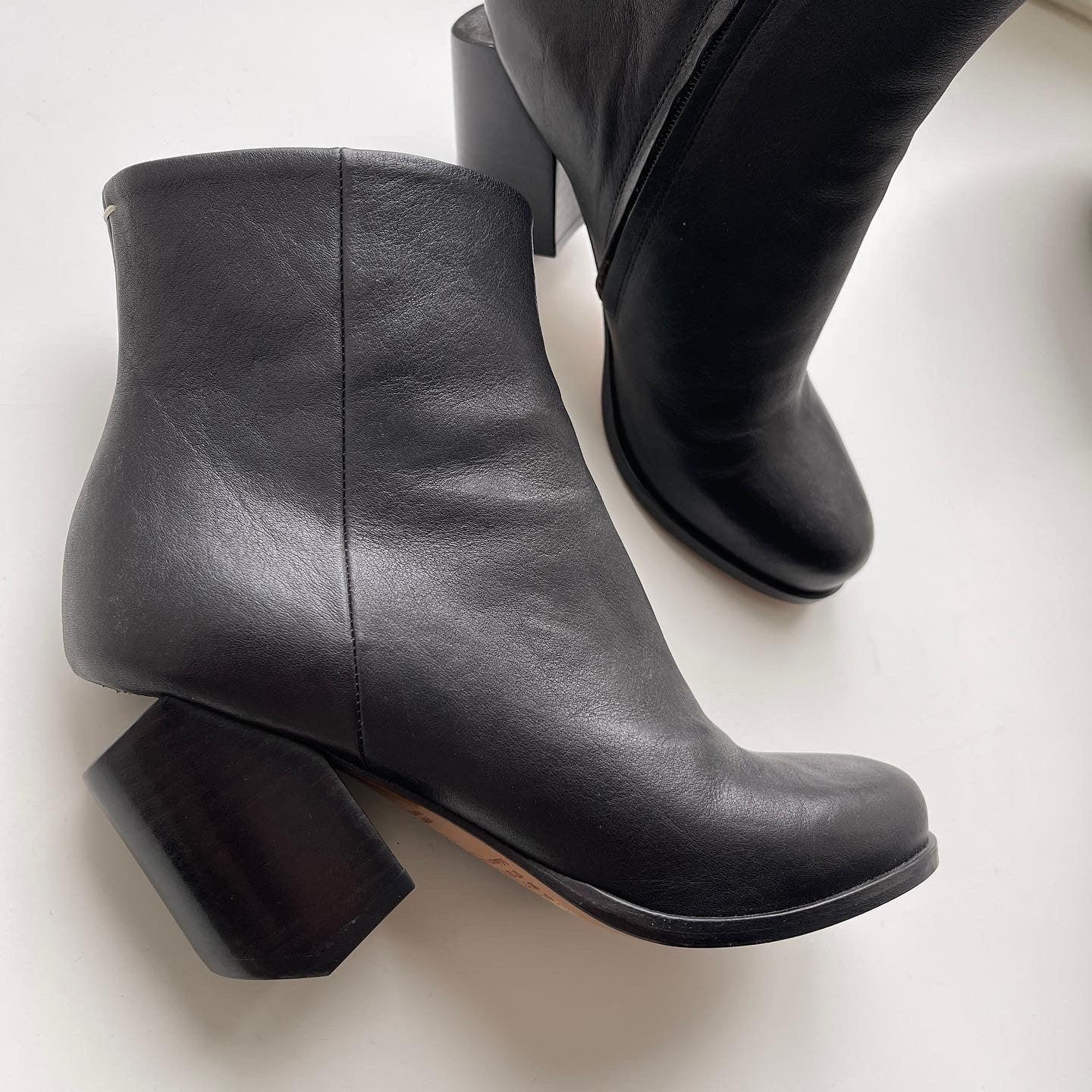 MAISON MARTIN MARGIELA - MAISON MARTIN MARGIELA Boots - AVVIIVVA.COM