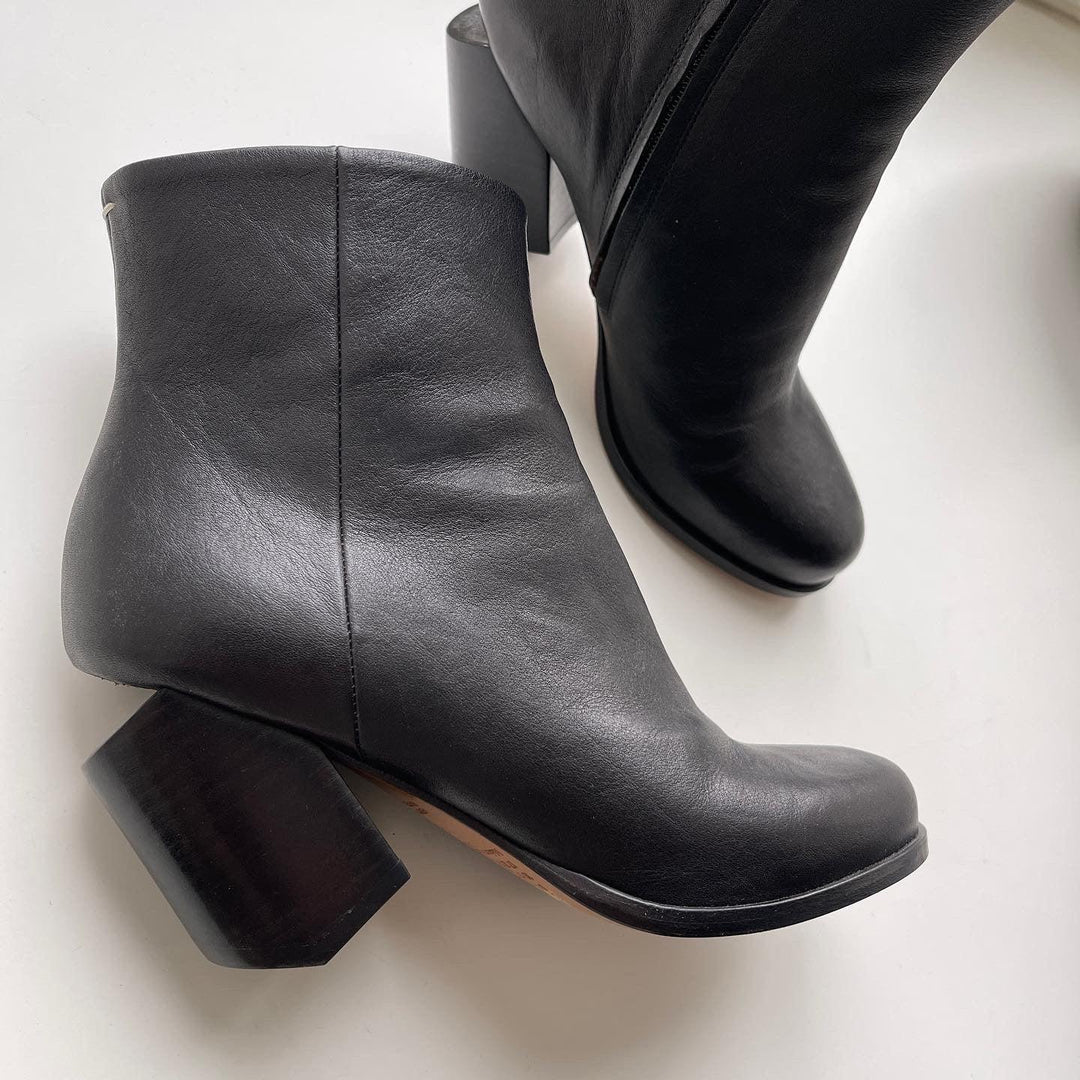 MAISON MARTIN MARGIELA - MAISON MARTIN MARGIELA Boots - AVVIIVVA.COM