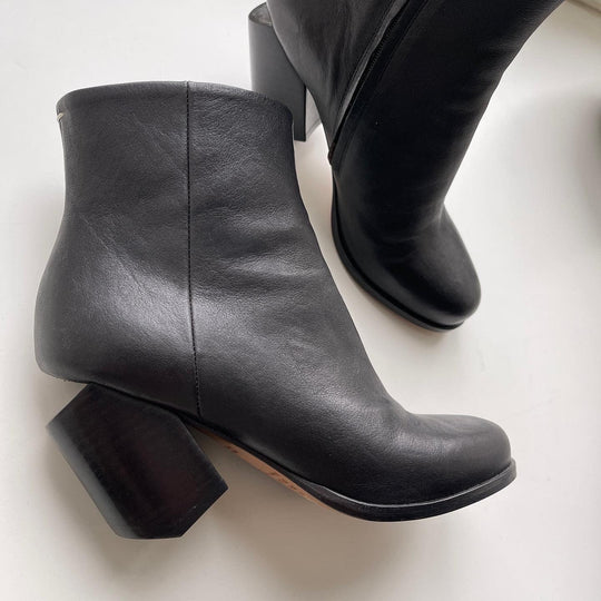 MAISON MARTIN MARGIELA - MAISON MARTIN MARGIELA Boots - AVVIIVVA.COM