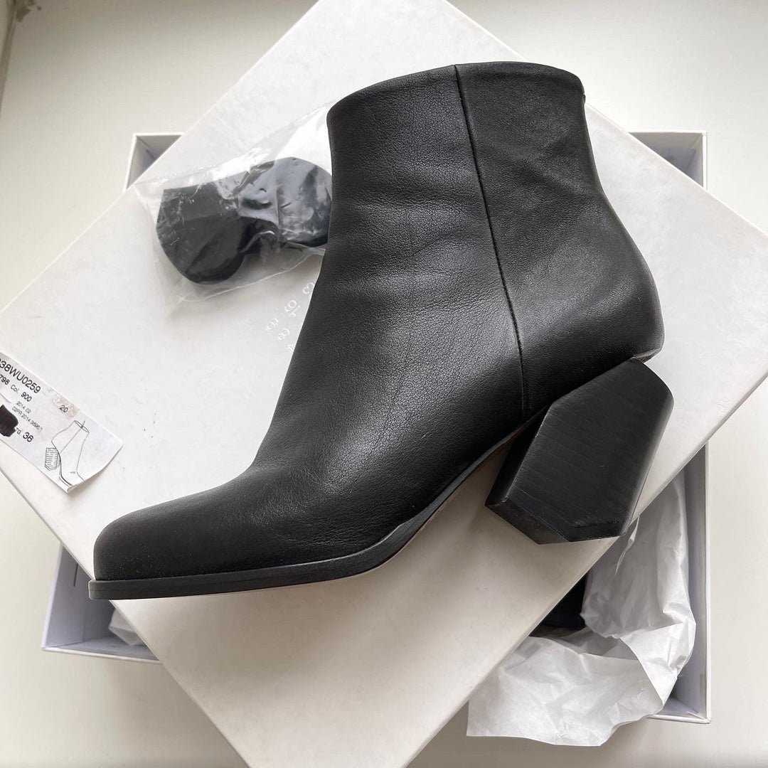 MAISON MARTIN MARGIELA - MAISON MARTIN MARGIELA Boots - AVVIIVVA.COM